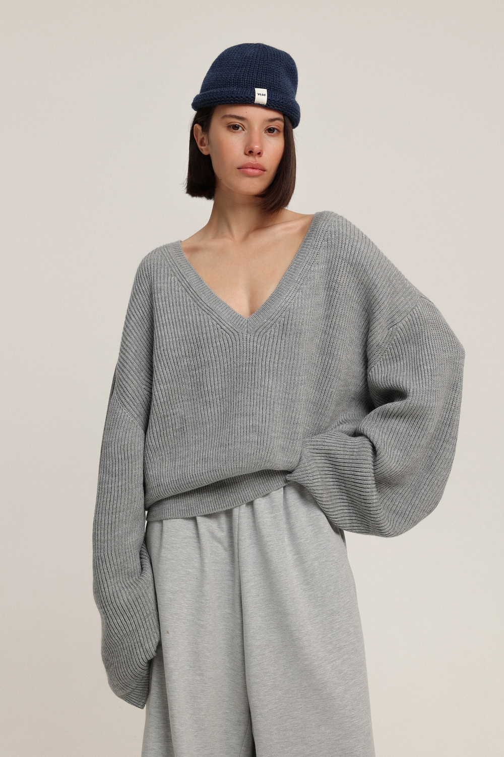 Джемпер вязаный с V-вырезом