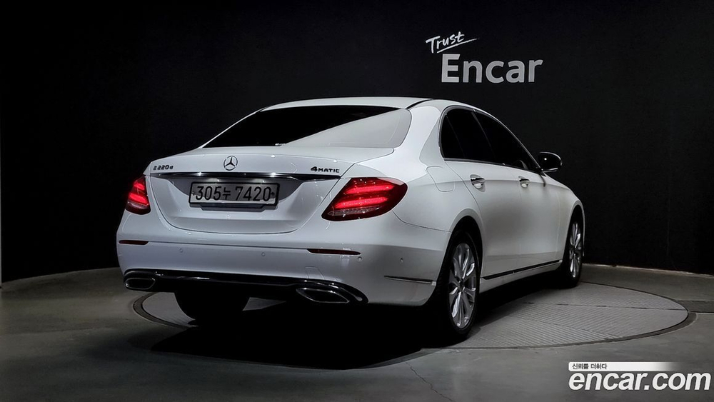 Mercedes-Benz E-Class W213 E220d 4MATIC Exclusive (08.2020)