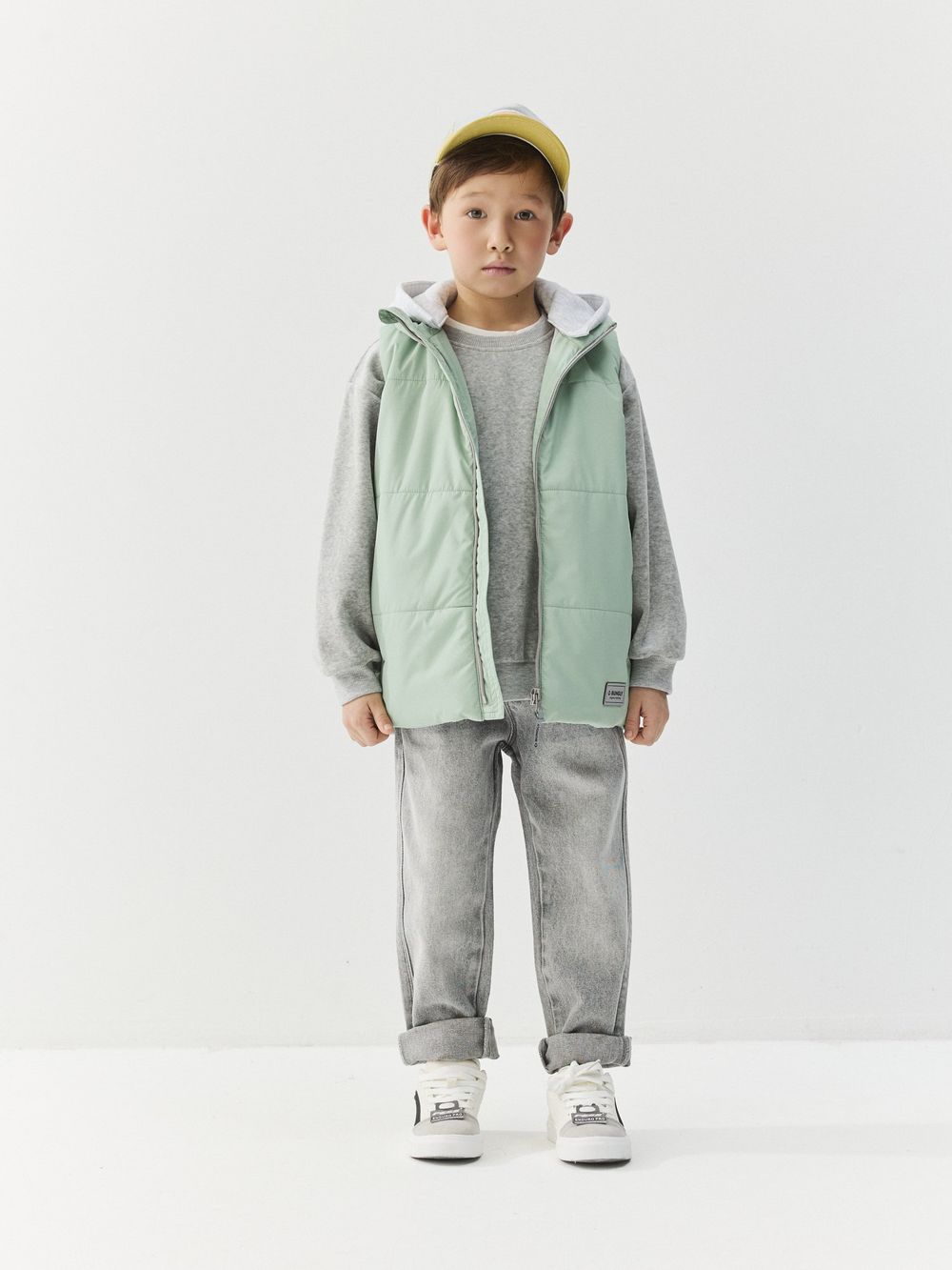 Жилет на молнии с капюшоном "Ментол"