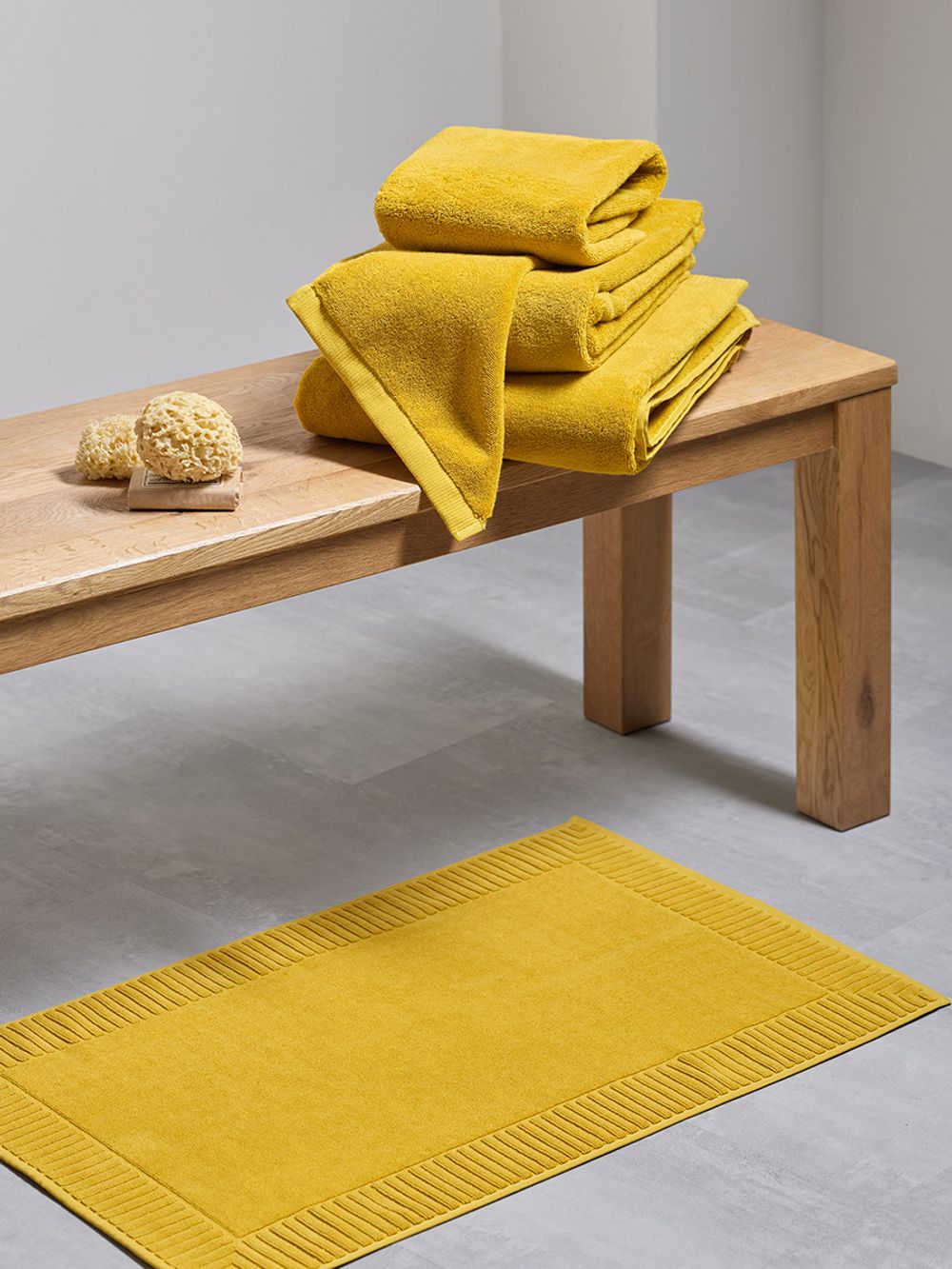 Коврик для ванной с фактурным бортиком цвета охры из коллекции Essential, 50х80 см