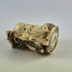 Статуэтка нэцкэ Шоусин с тростью и персиком