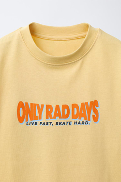 ZARA ФУТБОЛКА С ТЕКСТОВЫМ ПРИНТОМ, ЖЕЛТЫЙ