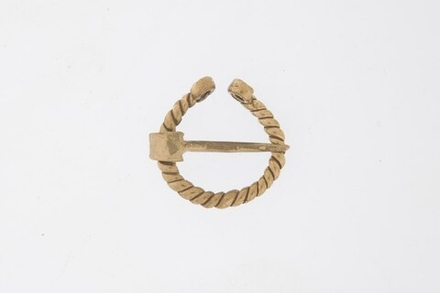Фибула. Витая малая (Мордва) 9-12 в.