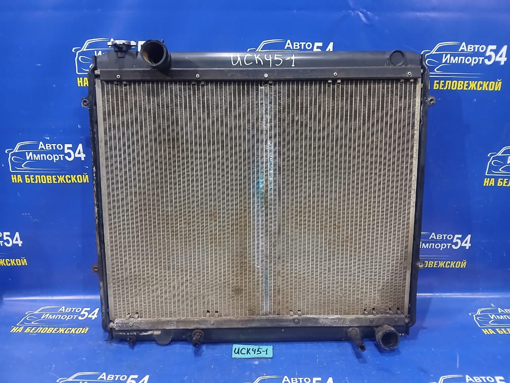 Радиатор двигателя TOYOTA SEQUOIA 2000