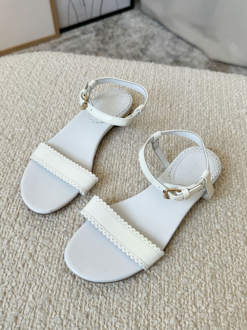 Лаковые босоножки Burberry, 31,5