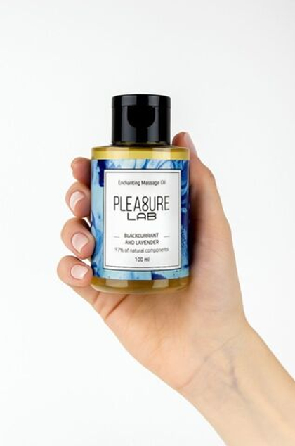 Массажное масло Pleasure Lab Enchanting с ароматом черной смородины и лаванды - 100 мл.