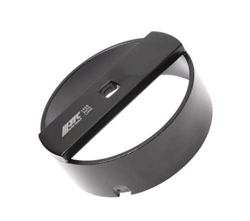 JTC-1526 - Приспособление для снятия и установки топливного насоса (VW,AUDI,SKODA,SEAT) JTC -  
  Специальная конструкция ключа с тремя отверстиями предназначена для снятия и установки топливного насоса. 
  Используется с ключом 1/2&rdquo;.
  Применение: Фольксваген (Volkswagen), Ауди (Audi), Шкода (Skoda), Сеат (Seat). 
  Количество в оптовой упаковке: 10 шт. и 20 шт. 
  Габаритные размеры: 130/130/40 мм. (Д/Ш/В) 
  Вес: 755 гр.