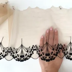 Вышивка на сетке телесная/черная 22 см