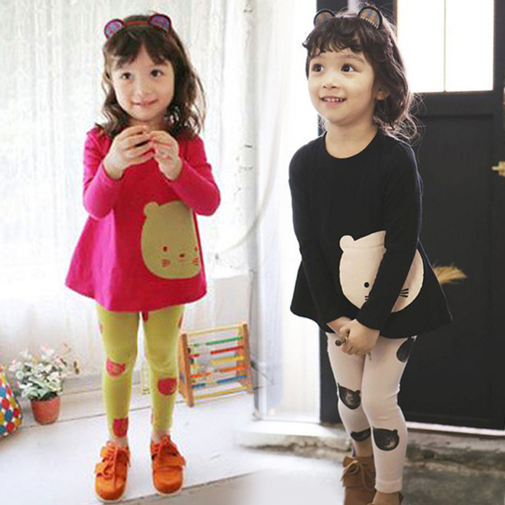 Костюм из однотонного платья-трапеции с аппликацией и леггинсов