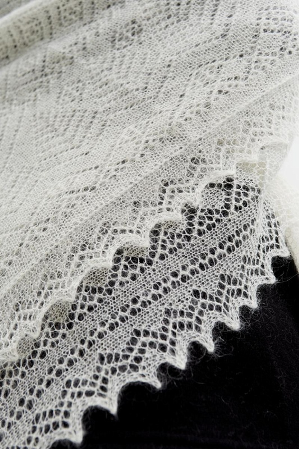 Оренбургский пуховый платок П3-120-01 белый отбеленный