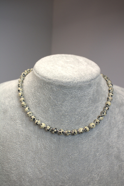 Чокер-колье из далматиновой яшмы «Далматиновое Сердце»