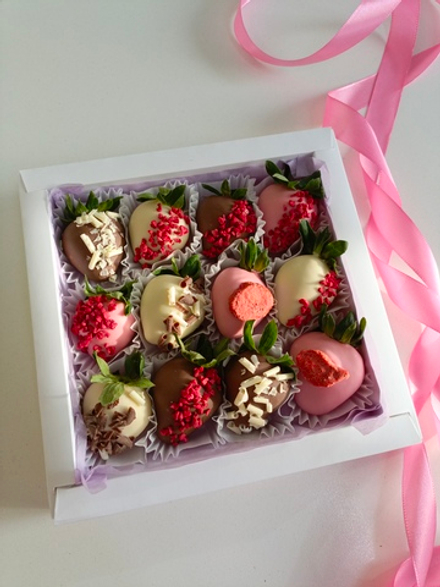 Клубника в шоколаде " Шоколадное ассорти"