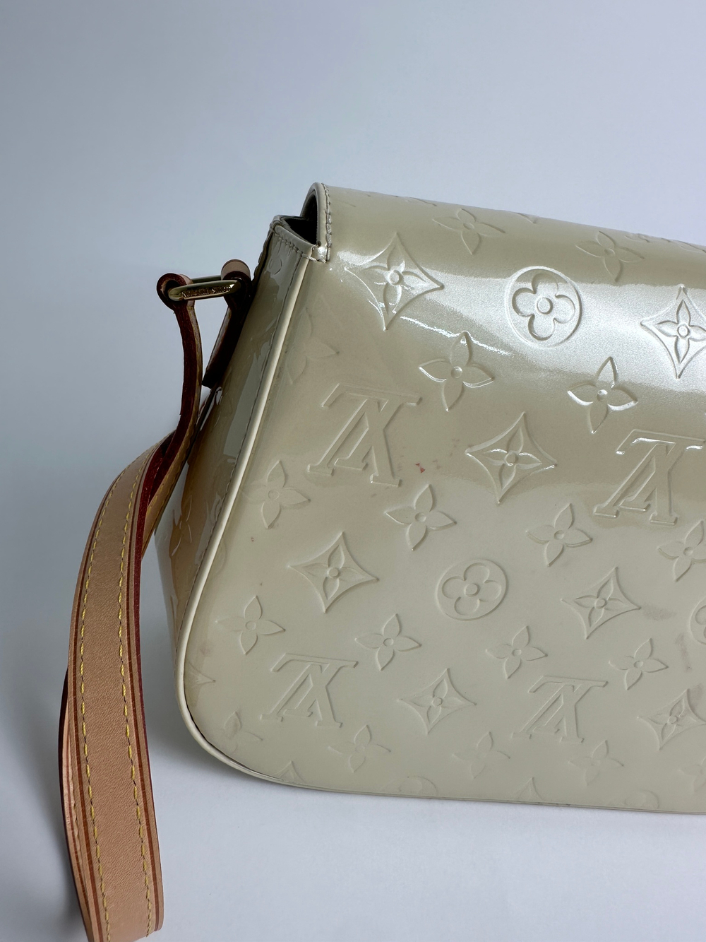 Сумка Louis Vuitton White Monogram Vernis Bellflower