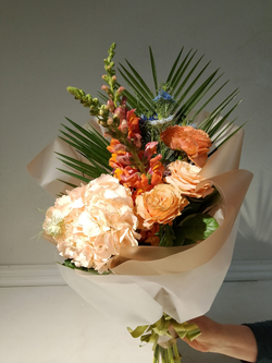 Летний солнечный букет с танацетумом и ароматными пионами Сара Бернард (С0034)