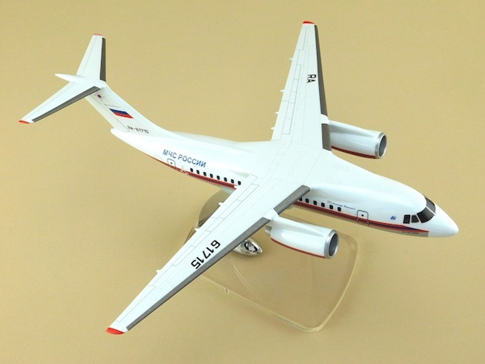 Модель самолета Ан-148-100ЕМ (М1:100, МЧС России)
