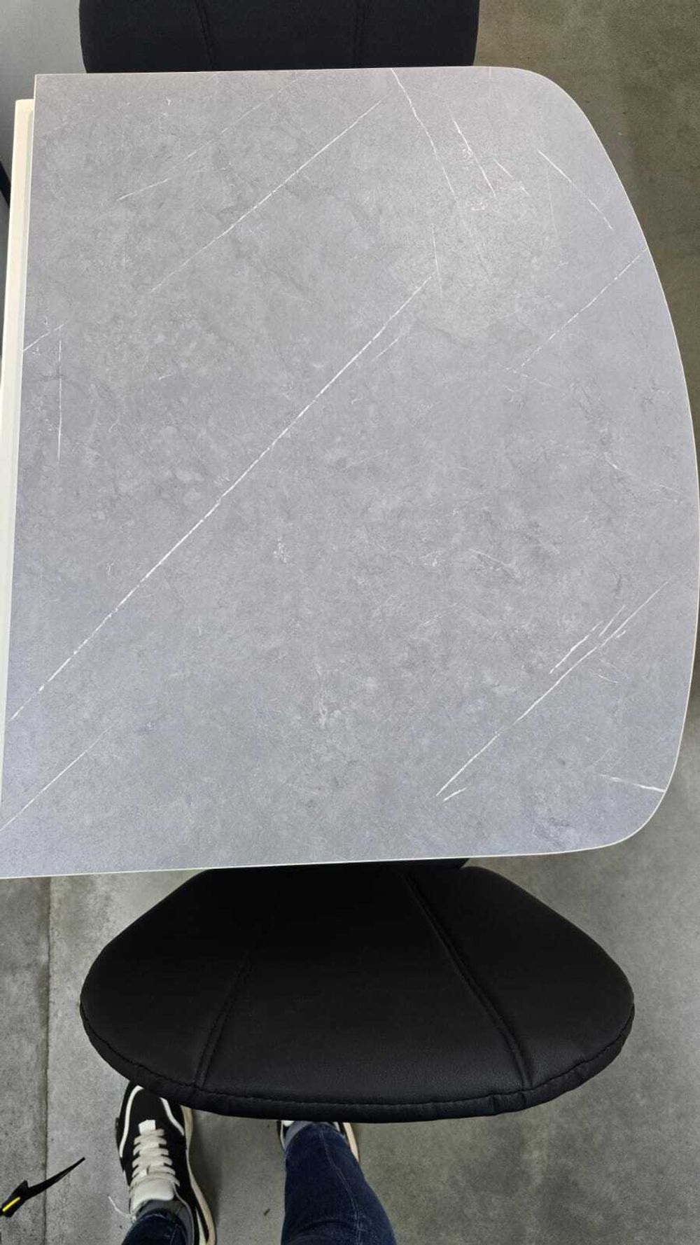 Стол пластик пристенный