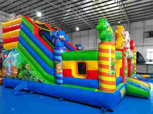 Коммерческий надувной батут «Звериный мир» с горкой и аркой, 6*5*4.2 м.