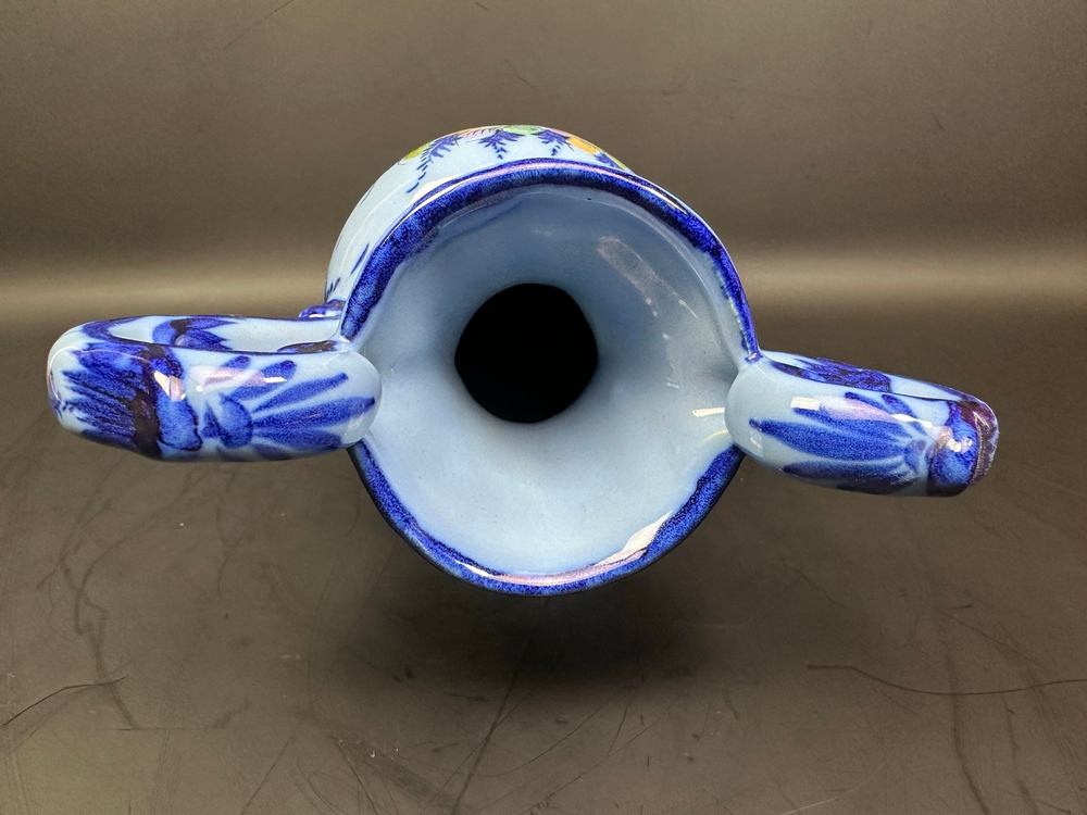 Португальская ваза с ручками