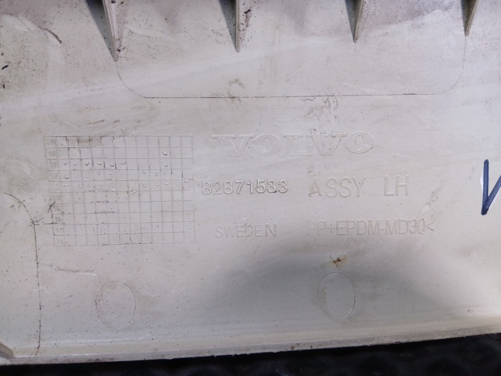 Накладка стойки задней левой