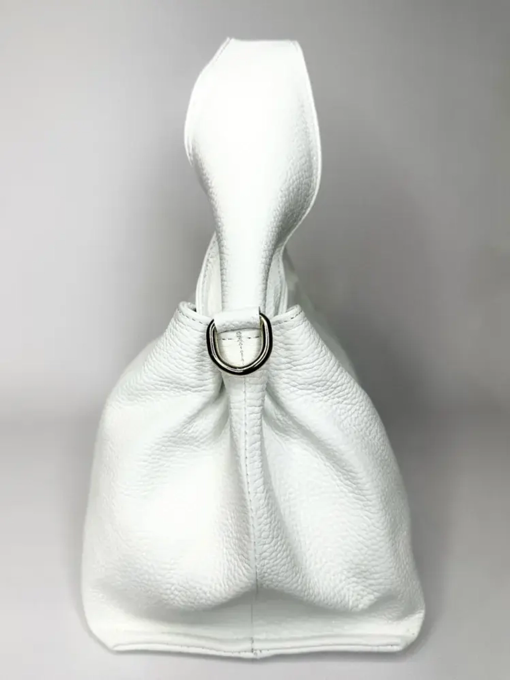 Женская сумка из натуральной кожи белого цвета