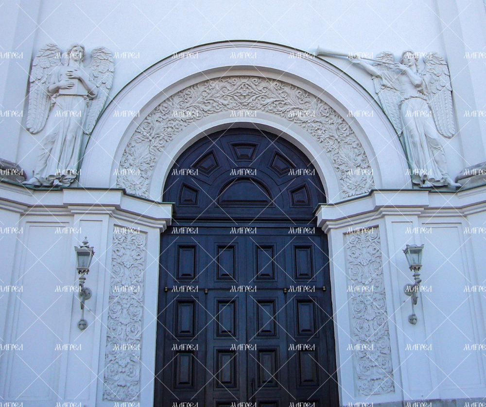 Пятниковая большая петля на храмовых воротах г.Пушкин