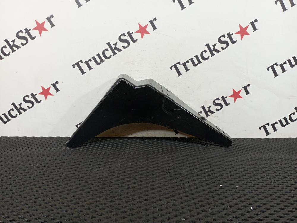 Кронштейн спойлера правого верхнего