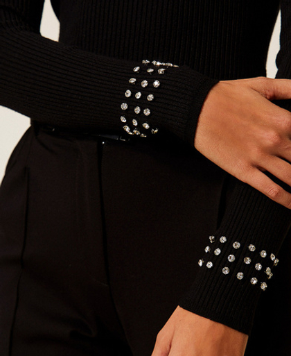 TWINSET Водолазка, декорированная стразами по рукавам