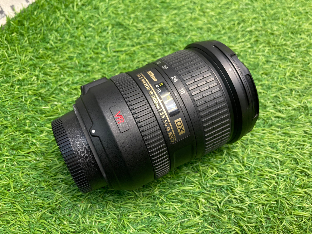 Nikon 18-200mm 3.5-5.6G ED AF-S VR DX