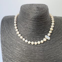 Чокер "Молочный свет"