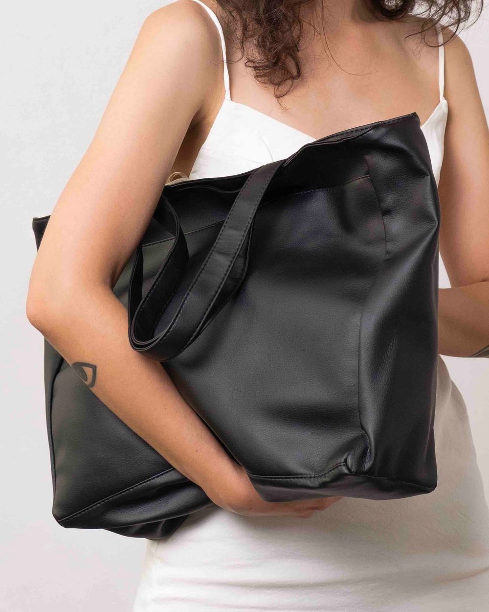 Сумка Kazyrnaya Тоут Wall черная