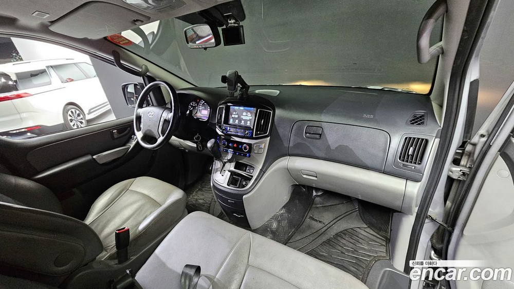 Hyundai The New Grand Starex Van 3-х местный (02.2021)