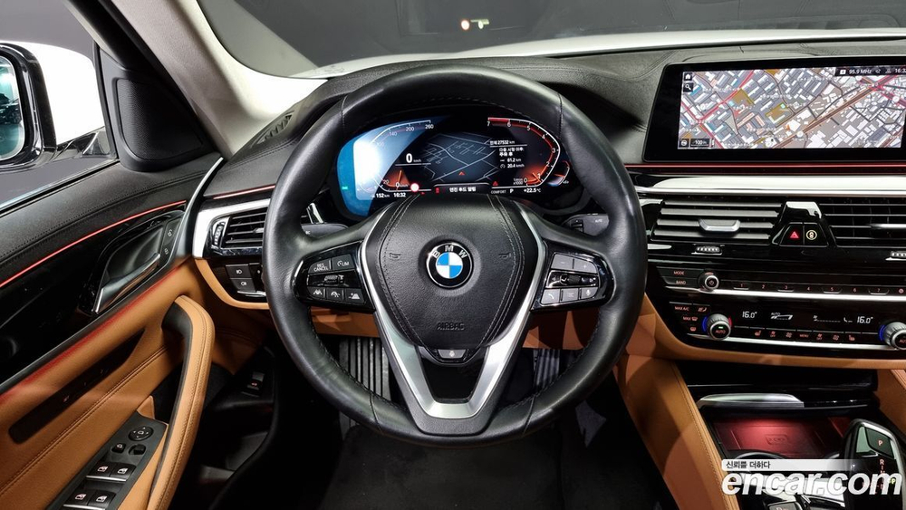 BMW 5 Series (G30) 520i Luxury (02.2020)