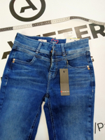 Джинсы женские зауженные STREET ONE slim fit Цвет темно-голубой с эффектом потертости. Размер 27/32 примерно 44/46 русский