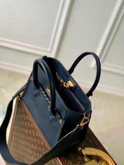 Louis Vuitton On My Side PM
