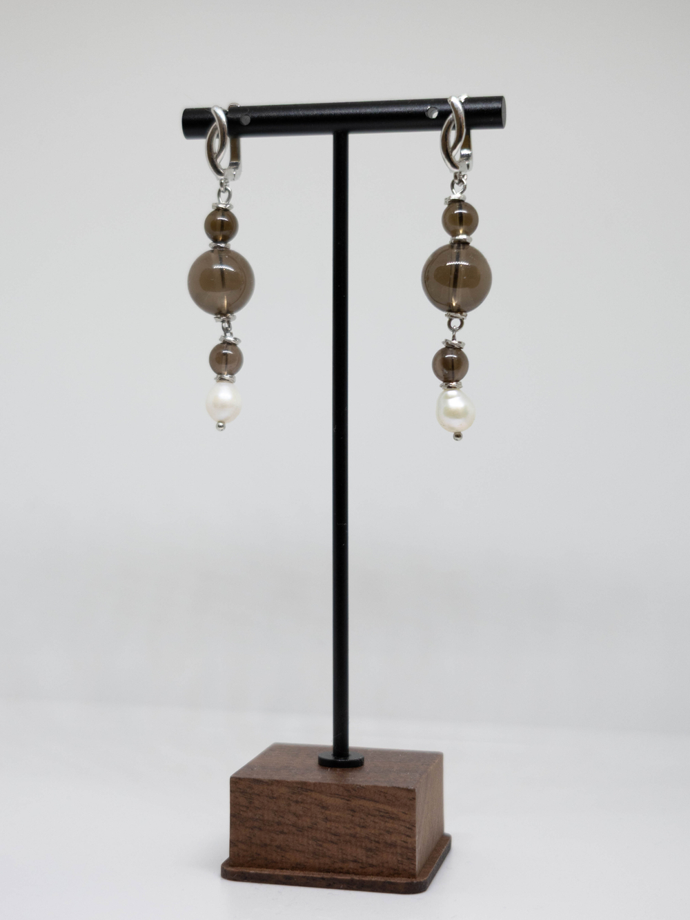 Серьги из раух-топаза и жемчуга