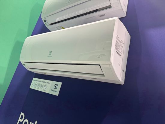 Настенная сплит-система Electrolux EACS/I-24HP/N8_23Y_in + EACS/I-24HP/N8_23Y_out, белый