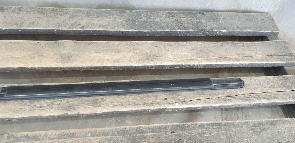 Молдинг двери задней левой Mercedes E (W213) 16-нв Б/У Оригинал A2137302305