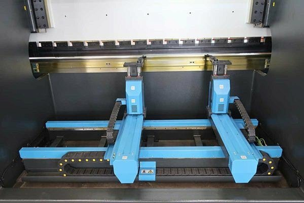 Листогибочные гидравлические прессы с ЧПУ MetalTec HBC 170/3200 4+1 ESA 630