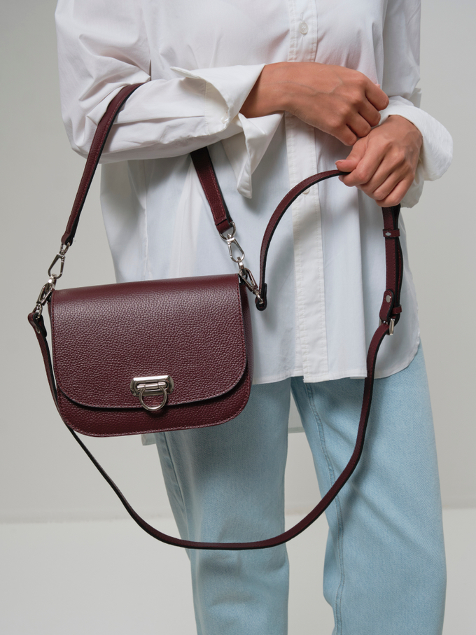 Сумка кожаная кросс-боди зимняя вишня