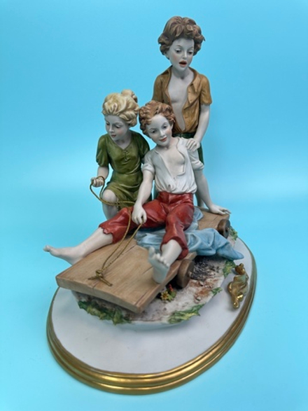 Фарфоровая статуэтка "Счастливое детство"
