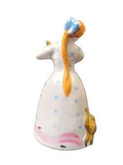 Фарфоровая статуэтка "Девушка с чайником" Дулево