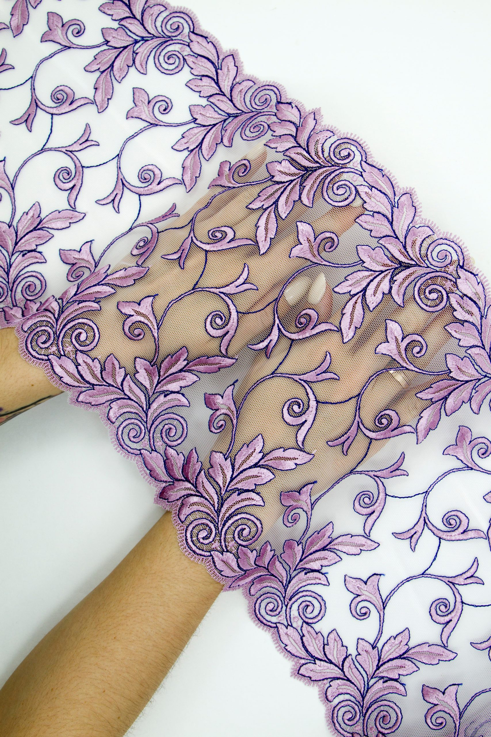 Вышивка на сетке сиреневая