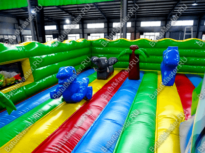 Большой надувной батут "Средневековье" 12*12*5 м