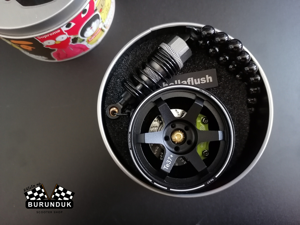 HELLAFLUSH БРЕЛОК *ДИСК ЧЁРНЫЙ / ЗЕЛЁНЫЙ