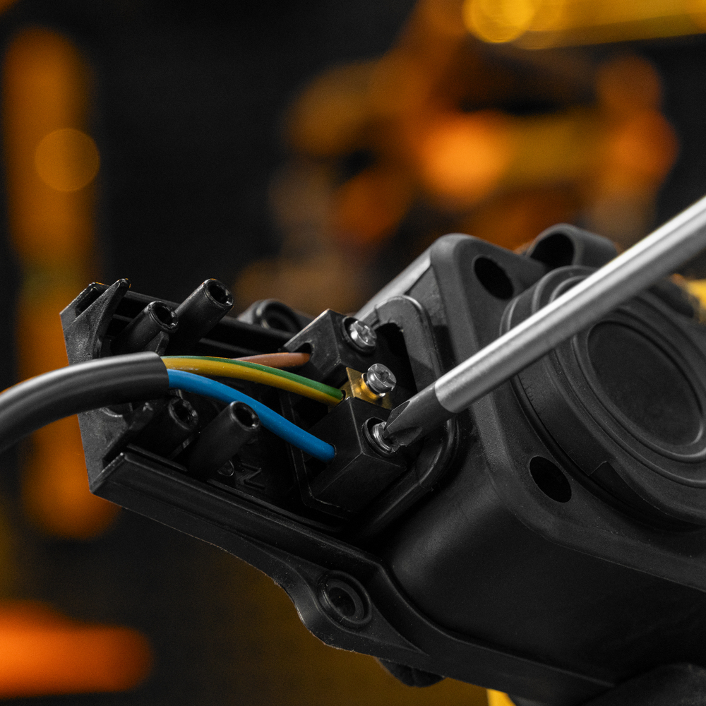 Шнур сетевой Energy Series, ПВС, 3 м, 3 x 1,5 мм, с неразборной вилкой, черный, Denzel