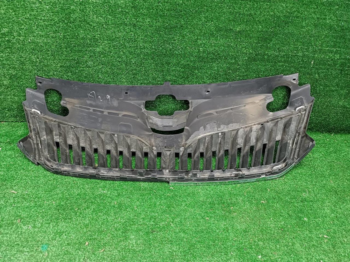 Решетка радиатора Skoda Rapid 1 (2012-2020)