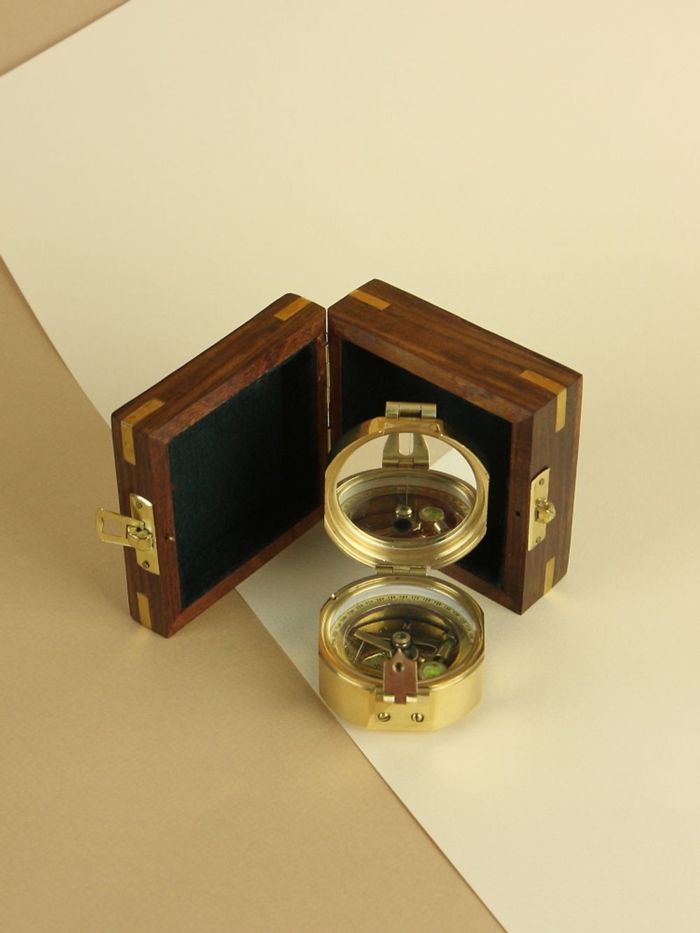 Nautical Морской компас Brunton в деревянном футляре Лого: Made for Royal Navy