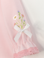 Комплект на выписку для девочки с кружевом и вышивкой