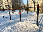 Брусья двухуровневые со скамьей для инвалидов-колясочников