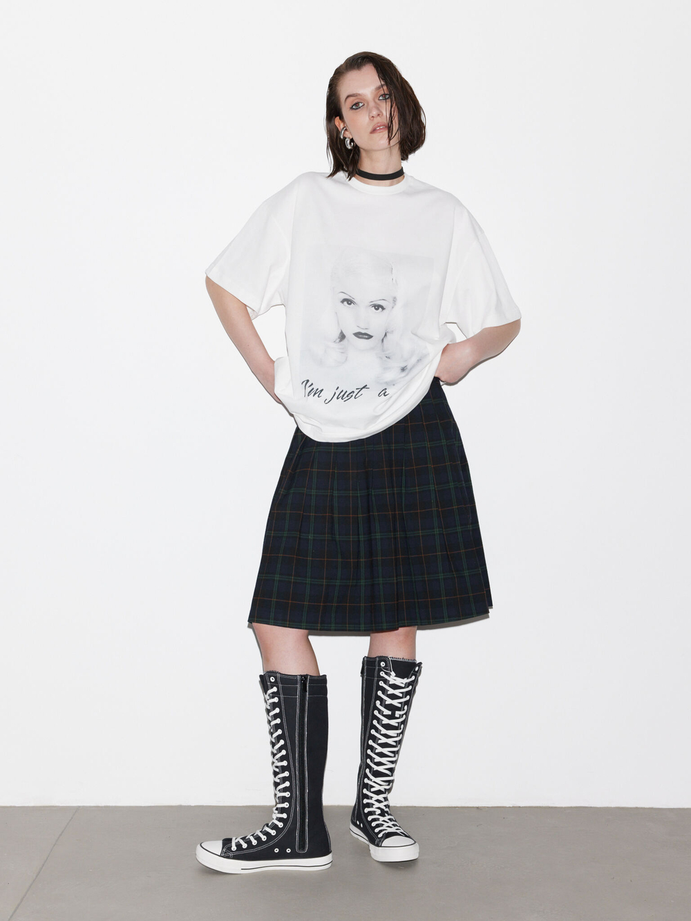 Футболка Just a girl, молочная